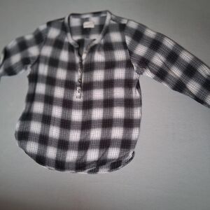 UNIVERSAL THREAD SIZE L Black and White Plaid Henley Shirt